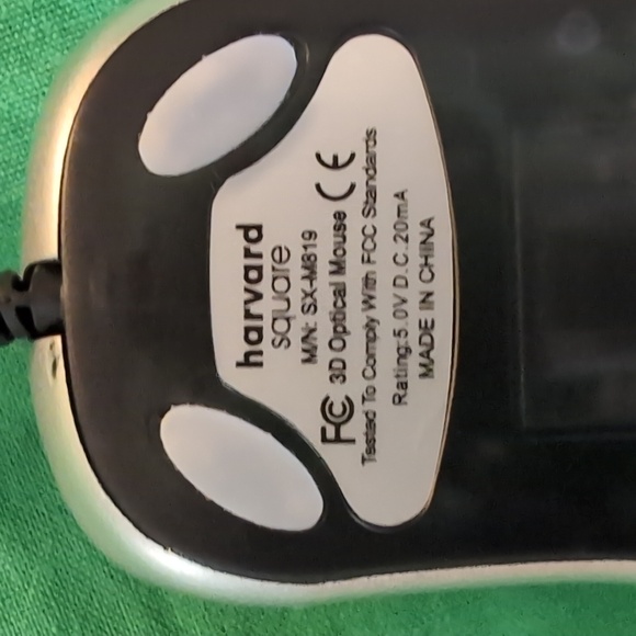 Harvard Square Retractable Laptop Accessory Kit with Padded Case Mouse RJ-45 USB - Picture 5 of 10